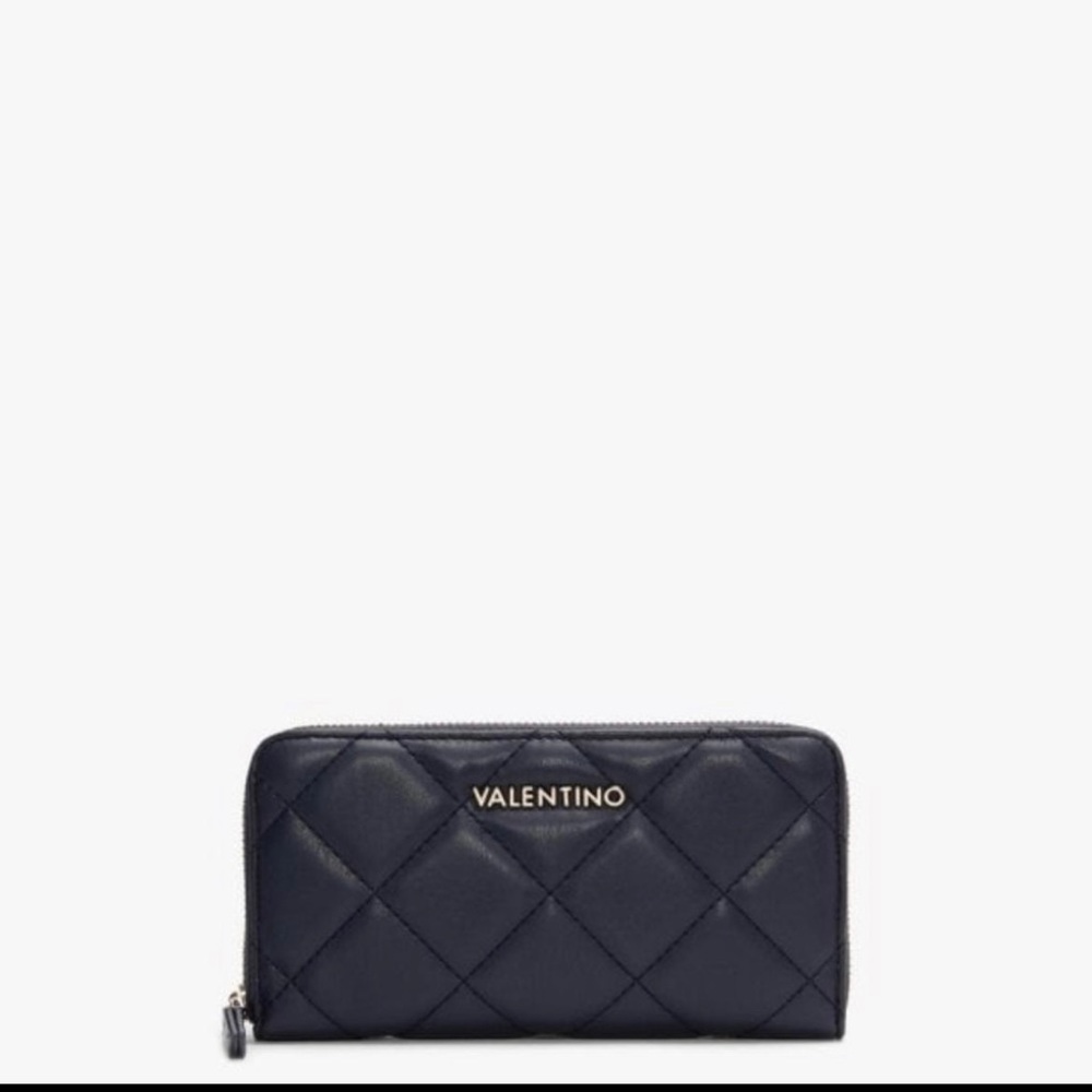 - Navy zipped Valentino quilted wallet
